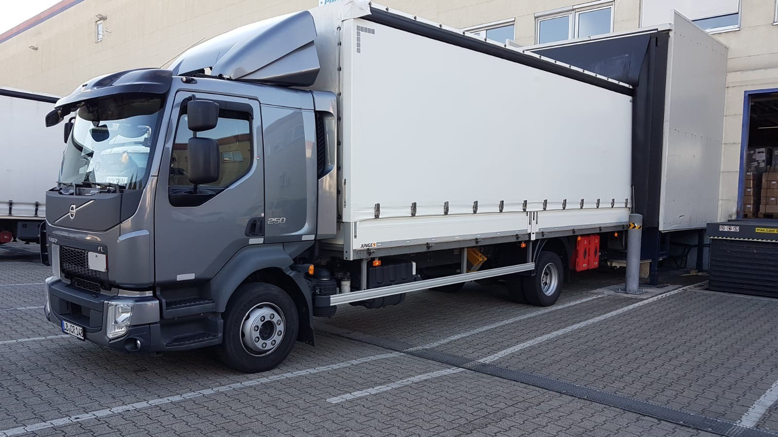 LKW von C-R Transport Cankaya Ramazan